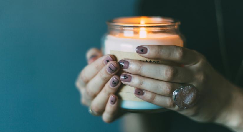 Energiatisztító nyári szertartás otthon: gyertya, víz és 3 kérdés magadhoz