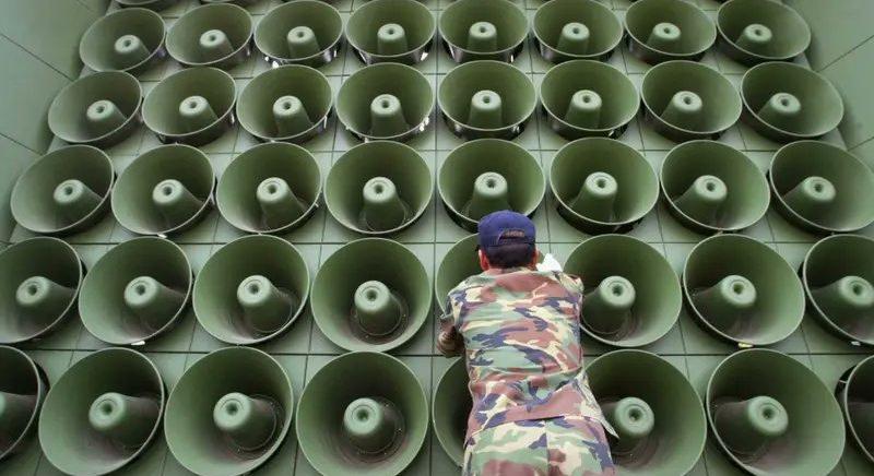 Dél-Korea leállította az észak felé fordított hangszórókat