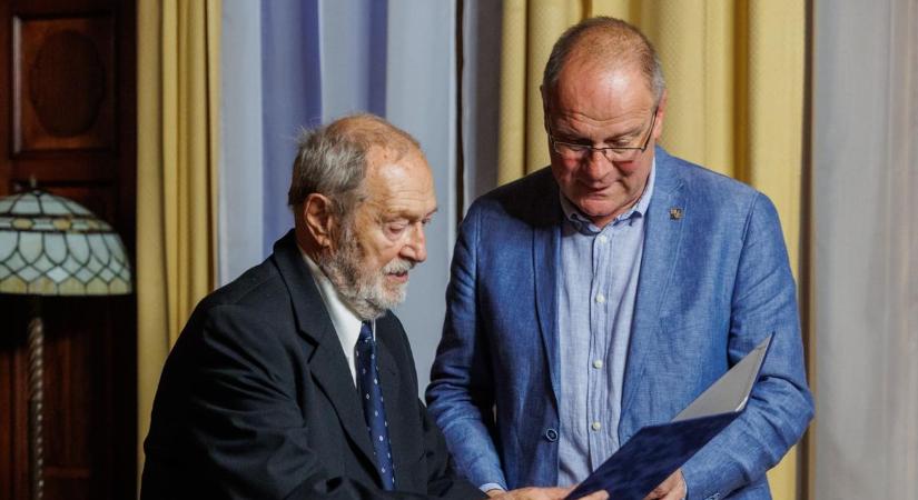 Navracsics Tibor felfigyelt a Szekszárdon folyó munkára