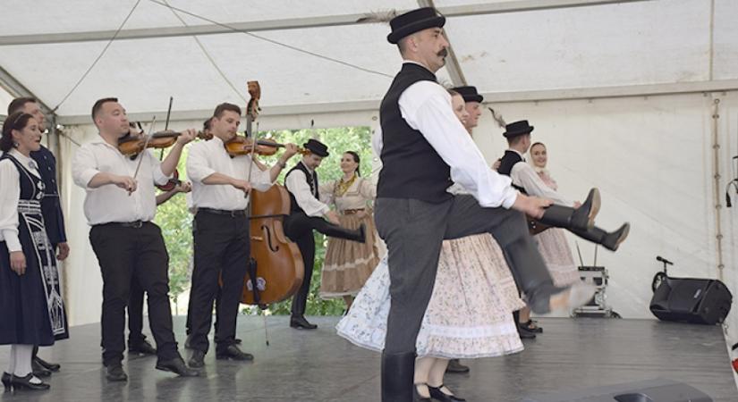 Az összetartozás lelki és hitbéli közösséget is jelent