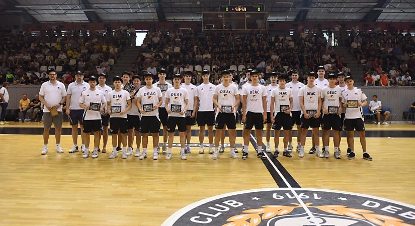 Díjeső és all-star meccs: megtartotta évadzáró gáláját a DEAC Kosárlabda Akadémia – fotókkal