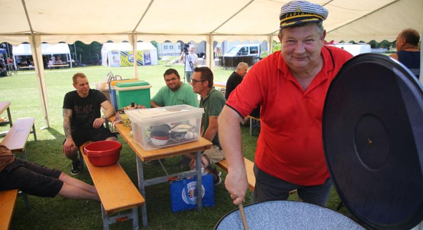 Megfőzik a legfinomabb halászlét