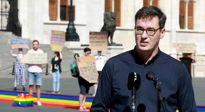 Épp omlik össze a főváros, de Karácsony Gergely mással sem foglalkozik, minthogy jön a Pride