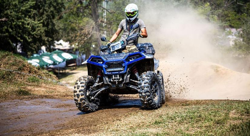 Brutális gépek gyűrik a sarat a szomszédban: megkezdődött az ország egyik legnagyobb off-road fesztiválja Somogybabodon (fotók, videó)