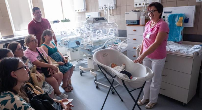 Az újszülöttek ellátásáról esett szó a Szülészeti Klinika nyílt napján