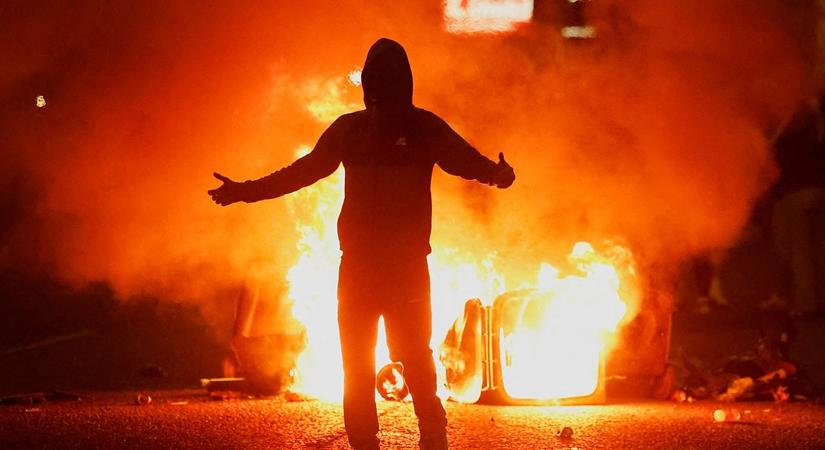 Harmadik éjszaka dúl az erőszak: lángolt a migráns menedékhely, egy miniszter adta le róla az infót