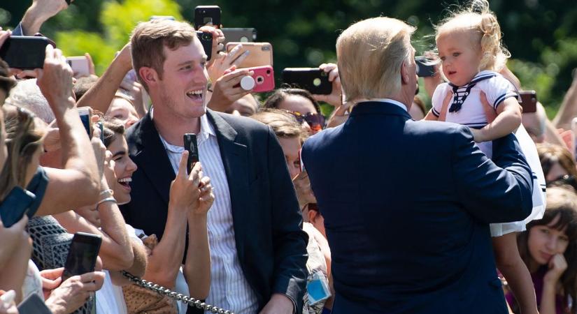 Trump is rákapott a babakötvényre? Amerikában is jöhet az államilag támogatott gyermekszámla
