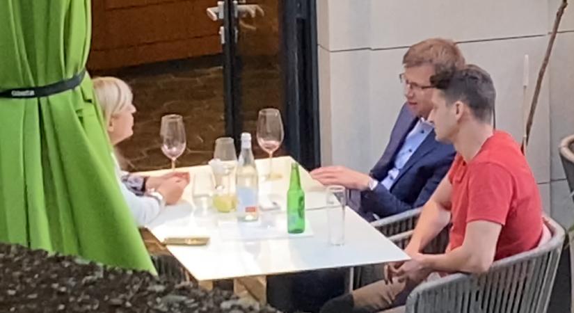 Schmidt Mária éttermében egyeztetett Ungár Péterrel a miniszterelnök megbízottja