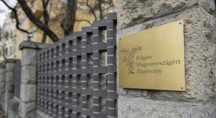 Nettó 450 ezer forintért brüsszeli gyakornoki programot hirdetett a Fidesz pártalapítványa
