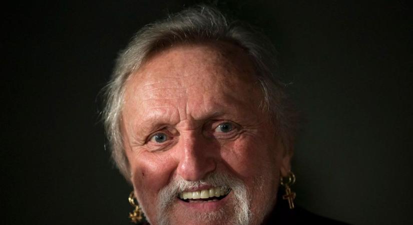 Ma lenne 82 éves az Omega zenekar legendás billentyűse