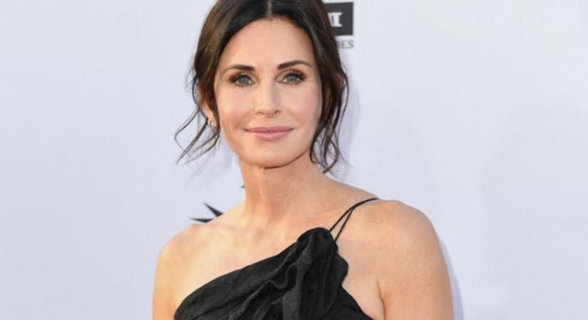 A greige dicsérete – Courteney Cox kanapéját akarja most mindenki