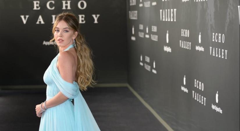 Mintha a Jégvarázsból lépett volna elő Sydney Sweeney az új filmjének londoni premierjén