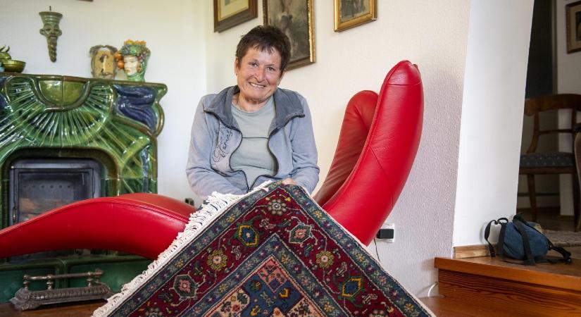 Beteljesült az álom, most már perzsaszőnyegeket sző az egykori vezető magyar közgazdász