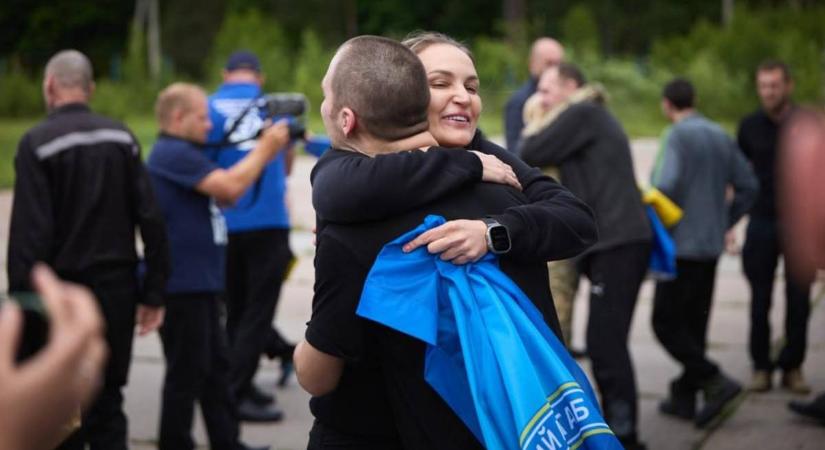 Újabb fogolycsere: súlyosan sebesült ukrán katonák tértek haza az orosz fogságból