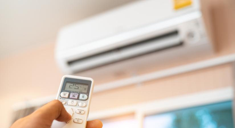 Elkezdődött a nyári klímaharc a munkahelyeken - Hogyan hűtsünk energiahatékonyan és egészségesen?