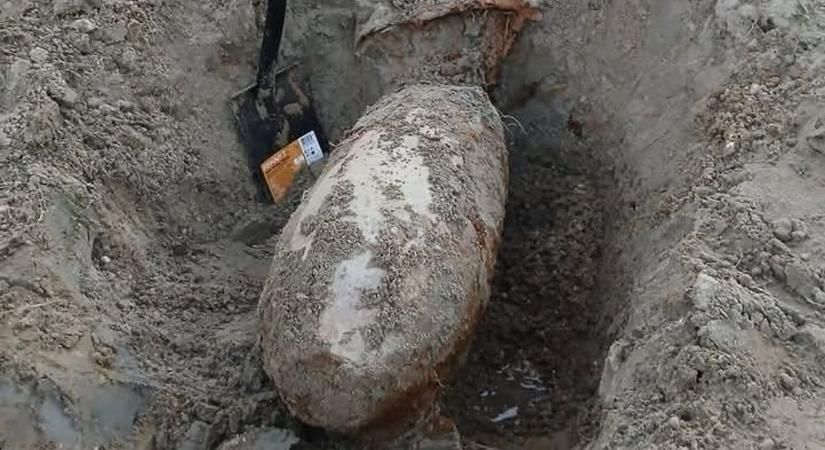 Videón a 100 kilós világháborús bomba helyszíne - a hidat is lezárták miatta