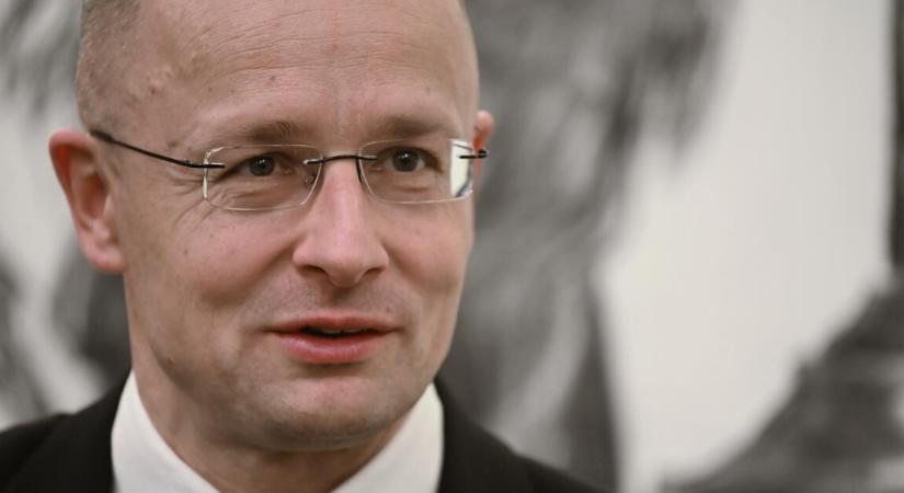 Szijjártó Péter nagy csatára készül