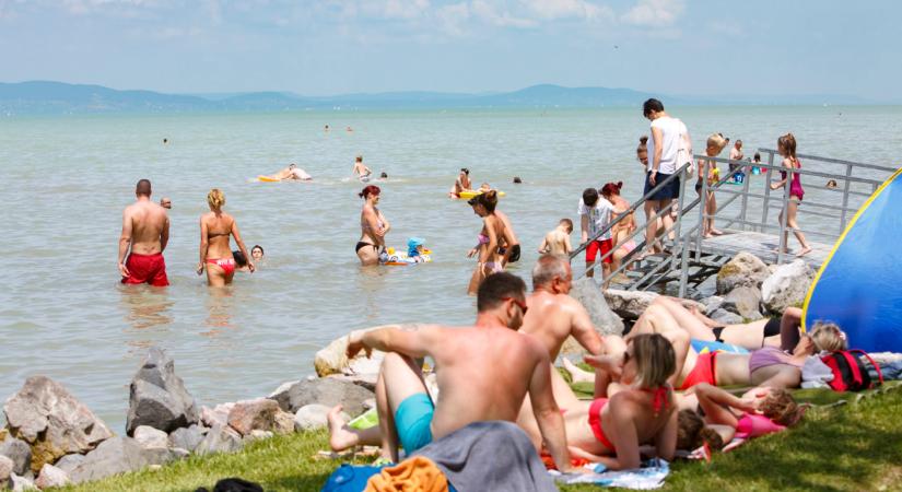 Brutális drágulás történt a balatoni strandok belépőjegy árainál
