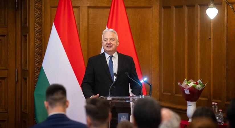Semjén Zsolt: Nincs „A” és „B” kategóriájú magyar állampolgár, egy magyar nemzet, egy állampolgárság van