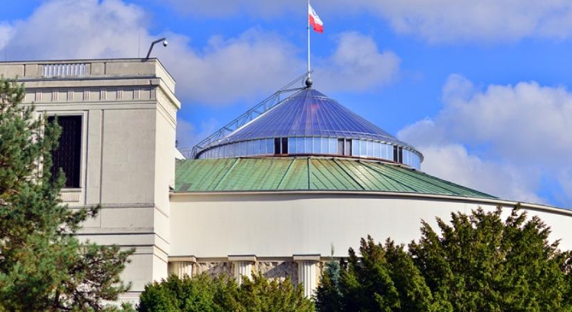 Véget ért a bizalmi szavazás: eldőlt a lengyel kormány sorsa