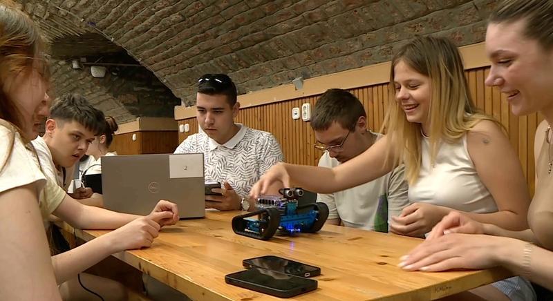 Külföldi vendégek az iskolapadban