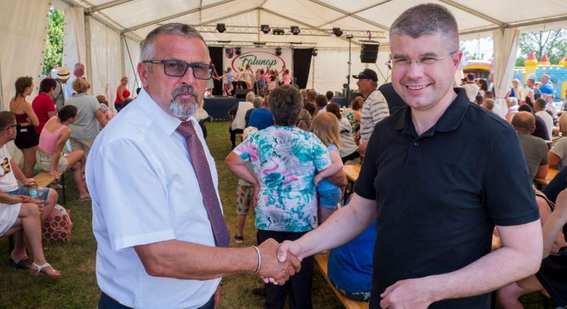 Tovább erősödött az összefogás Váton