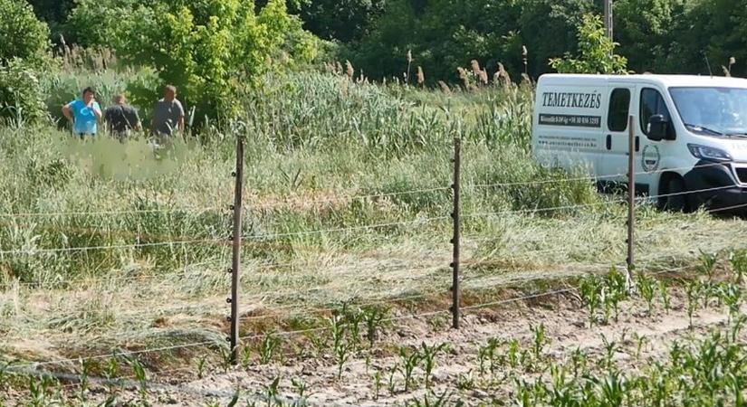 Újabb halálos baleset a Dunántúlon: kaszálás közben felborult a traktor, alászorult a vezetője