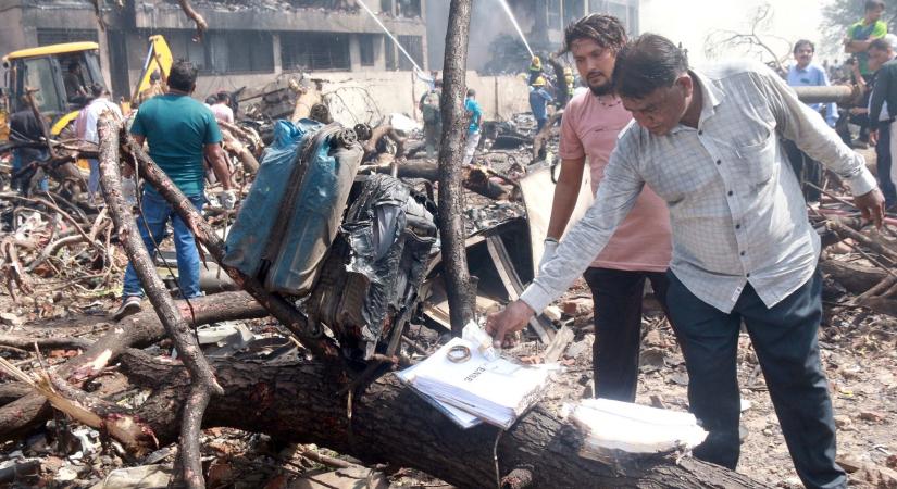 Senki nem élte túl a fedélzeten az indiai repülőgép balesetét - Minden idők egyik legtöbb áldozattal járó balesete lehet Ahmedabad katasztrófája