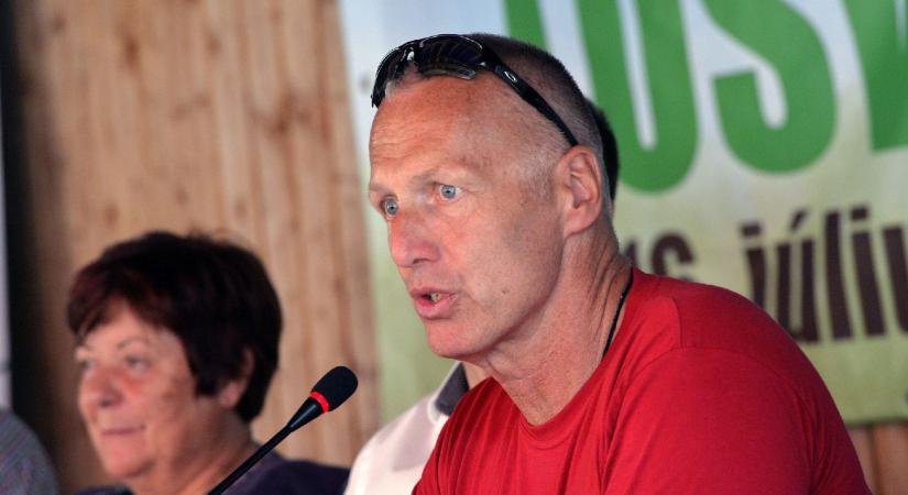 Georg Spöttle szerint „f.szság”, hogy kapcsolatban lenne az orosz titkosszolgálatokkal