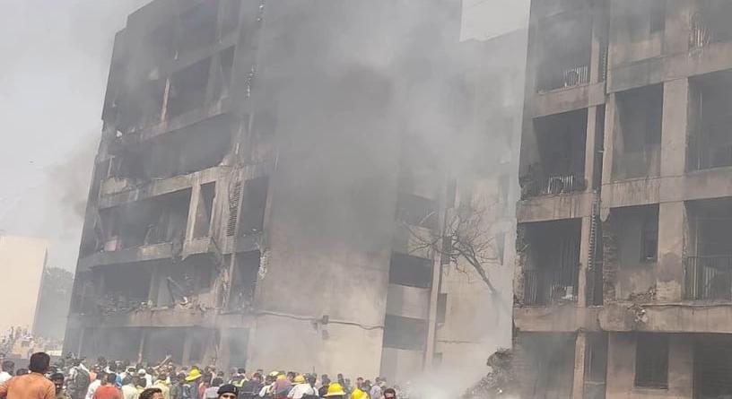 Videón, ahogy a Boeing lakott területre csapódik és hatalmas tűzgömb emelkedik a magasba