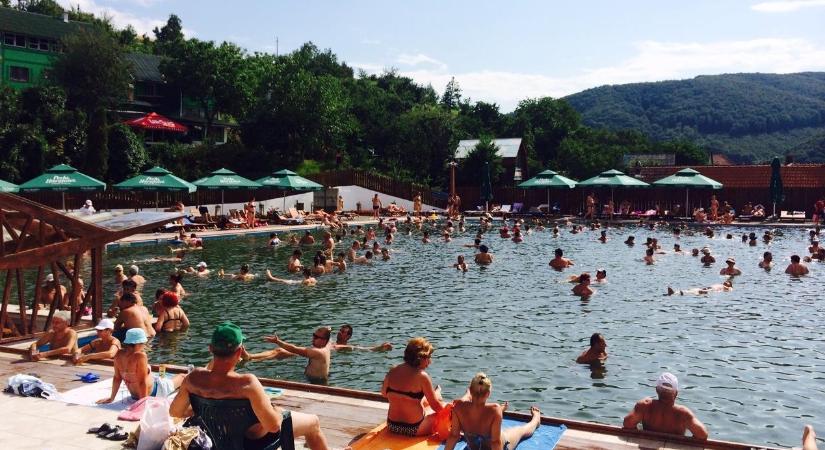 Végre egy jó hír Parajdról: megnyitják a sós vizű strandot
