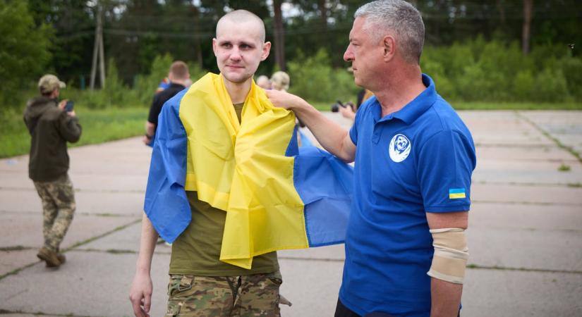 További hadifoglyok hazatérését jelentette be Volodimir Zelenszkij