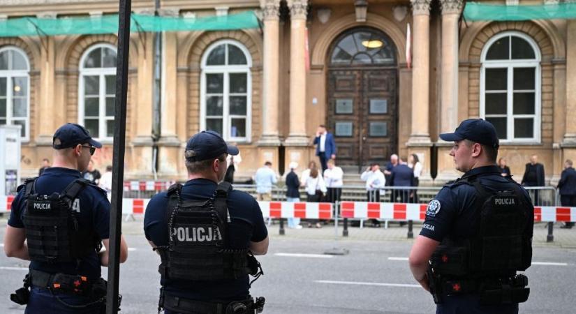 Feje tetejére állt a világ: Lengyelországban is terrortámadásra készülhettek