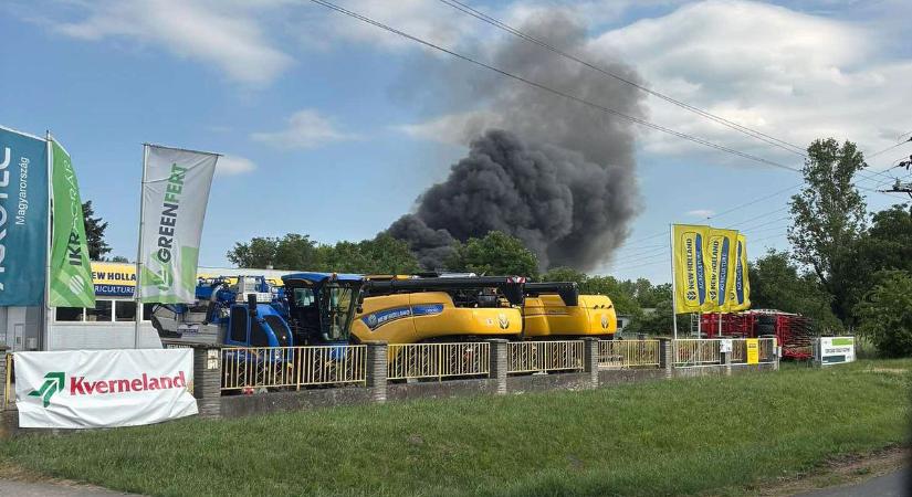 Sűrű fekete füst borította be Szekszárd keleti részét (fotókkal)