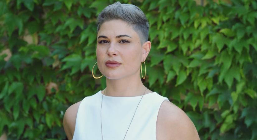 „A roma származású apukám nem szeretett arról beszélni, hogy milyen nehéz neki.” – Interjú Bódi Gabi, roma származású queer vállalkozóval