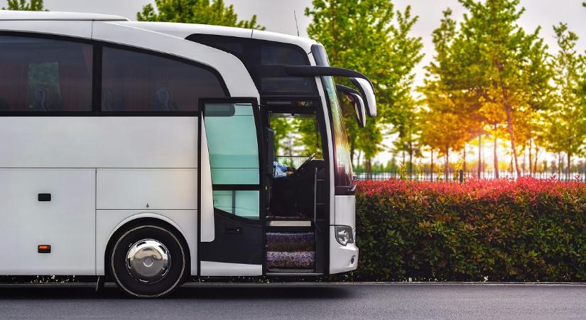 Az osztálykirándulás után a zárt buszon felejtettek egy 7 éves kislányt