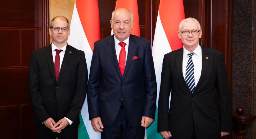 Beiktatta a hivatalába az új legfőbb ügyészt Sulyok Tamás köztársasági elnök