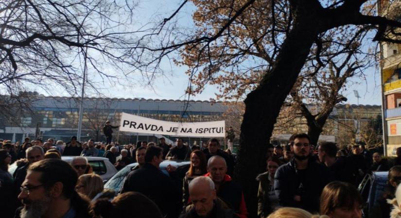 EP képviselő: Vučić rezsimje professzorokat tartóztat le, miközben Vesić szabadlábon van