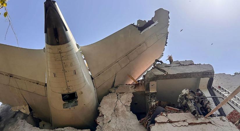 Air India: néhány utas túlélte a légikatasztrófát (videó) – frissül