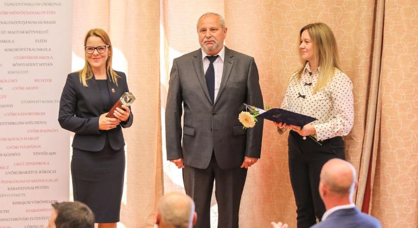 Ők a legjobb pedagógusok, díjeső hullott rájuk – Rengeteg fotó az ünnepségről