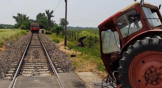 Letépte a vonat a traktor elejét Szarvasnál, a sofőr szinte ép bőrrel megúszta a balesetet
