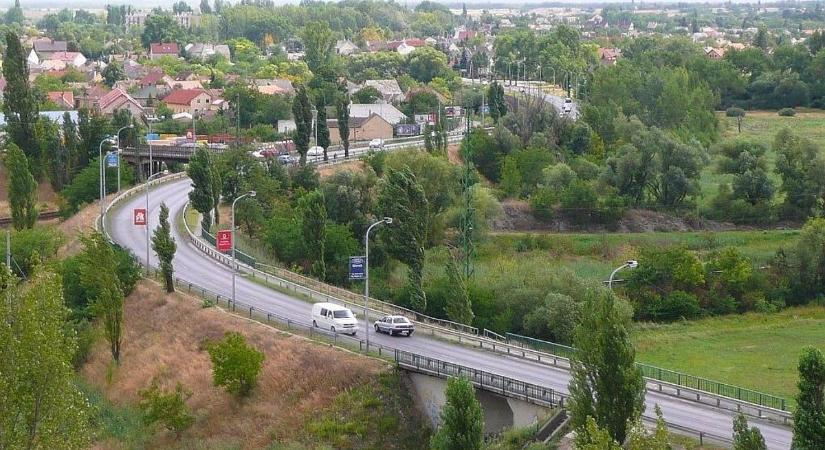 Tömegkarambol a székesfehérvári felüljárónál