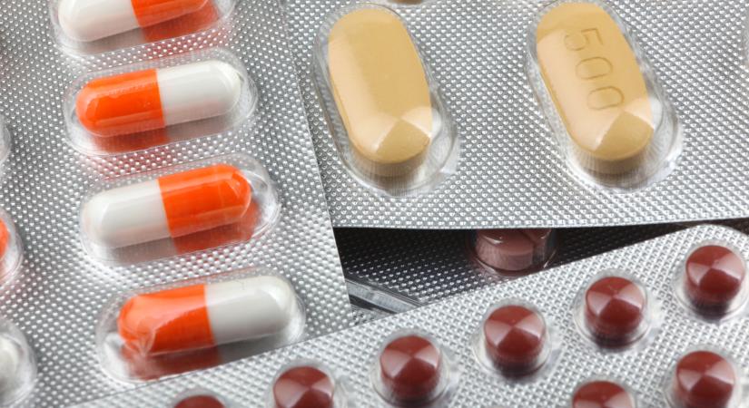 Júliustól indulhat a gyógyszerek árstopja, beszállnak a nagykereskedők is