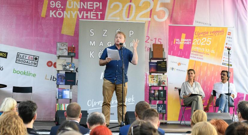 „Az olvasó ember nem manipulálható” - Budapesten is elkezdődött az idei Ünnepi Könyvhét