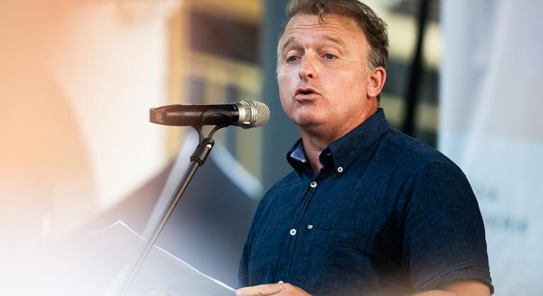 Lackfi János szörnyű tramukákról beszélt, Gál Katalin az állam felelősségéről
