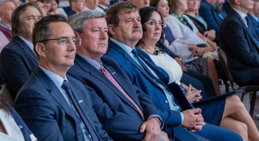Fennállásának 75. évfordulóját ünnepli a Péchy, időkapszulát is elhelyeztek az udvarán! – fotókkal!