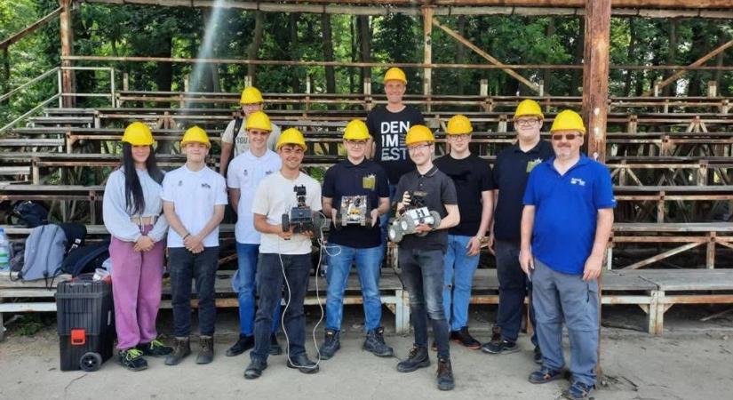 Romváros a szomszédos megyében – menekítő robotokat teszteltek a helyszínen