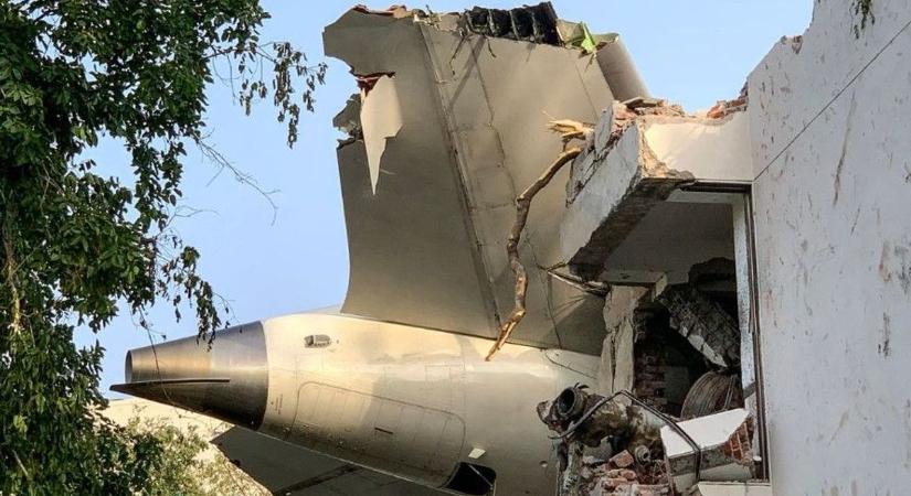 Repülőgép baleset: Dunántúl felett is elhúzott az Air India lezuhant gépe