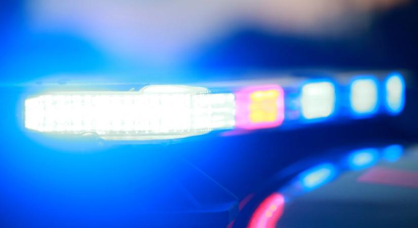 A karambol miatt az egyik autó az árokba csapódott a forgalmas főúton