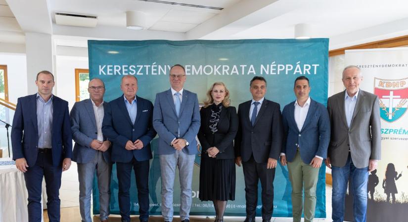 KDNP-országjárás Veszprémben: fontos helyi ügyek és törvénymódosítások kerültek napirendre